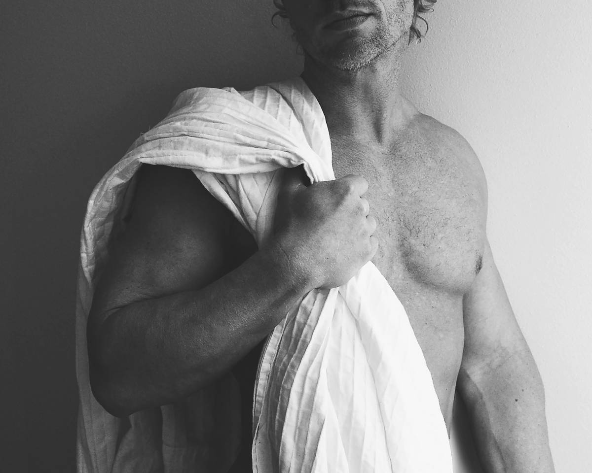 Man applying non-foaming face wash for sensitive skin why men need gentler formulas